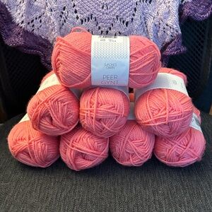 8 balls of Sandes Garn Peer Gynt wool
